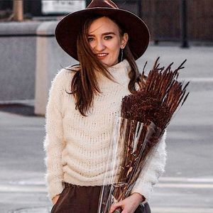 Cream white knit turtleneck